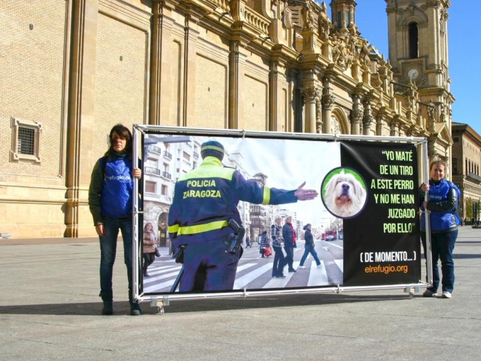 Los miembros de El Refugio en su protesta