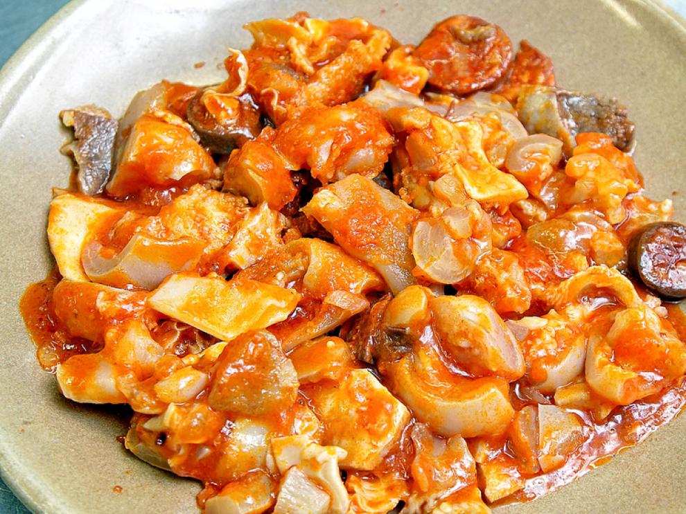 Un plato de callos bien hechos y gustosos, un plato típico de la cocina tradicional