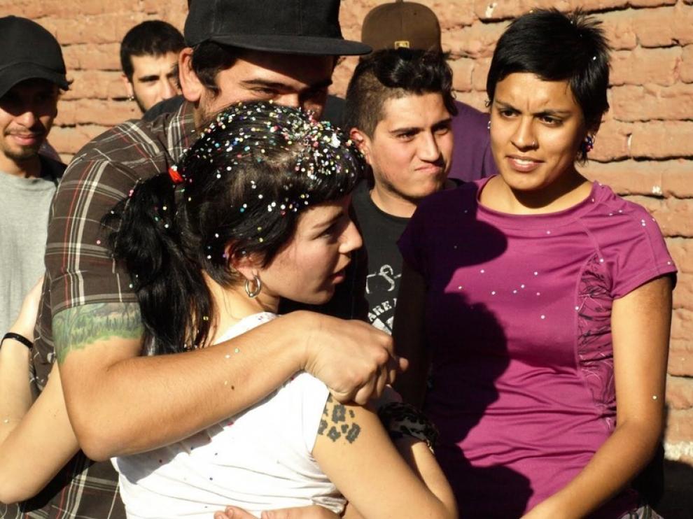 La chilena Mónica Caballero, de blanco, cuando fue liberada en su país