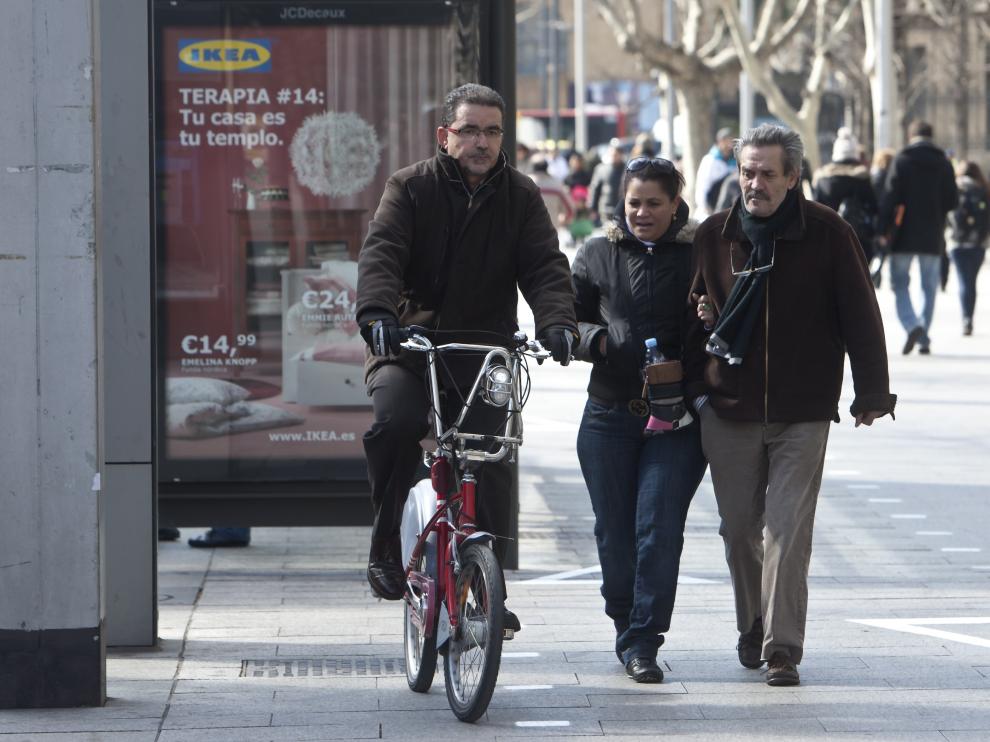 En el carril bici sugerido de Independencia la prioridad es siempre del peatón