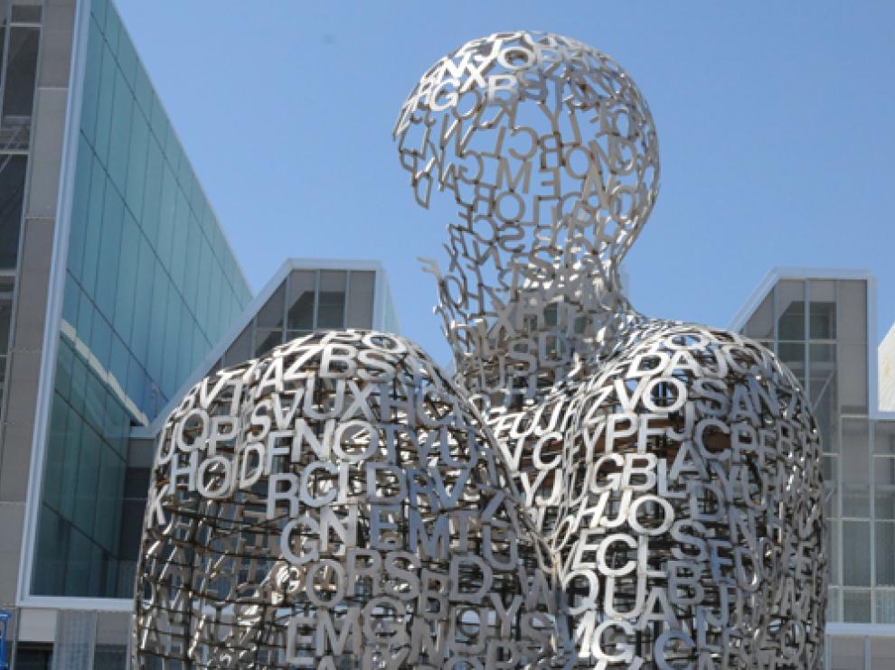 Plensa en el autor de El Alma del Ebro, ubicada en el recinto Expo de Zaragoza