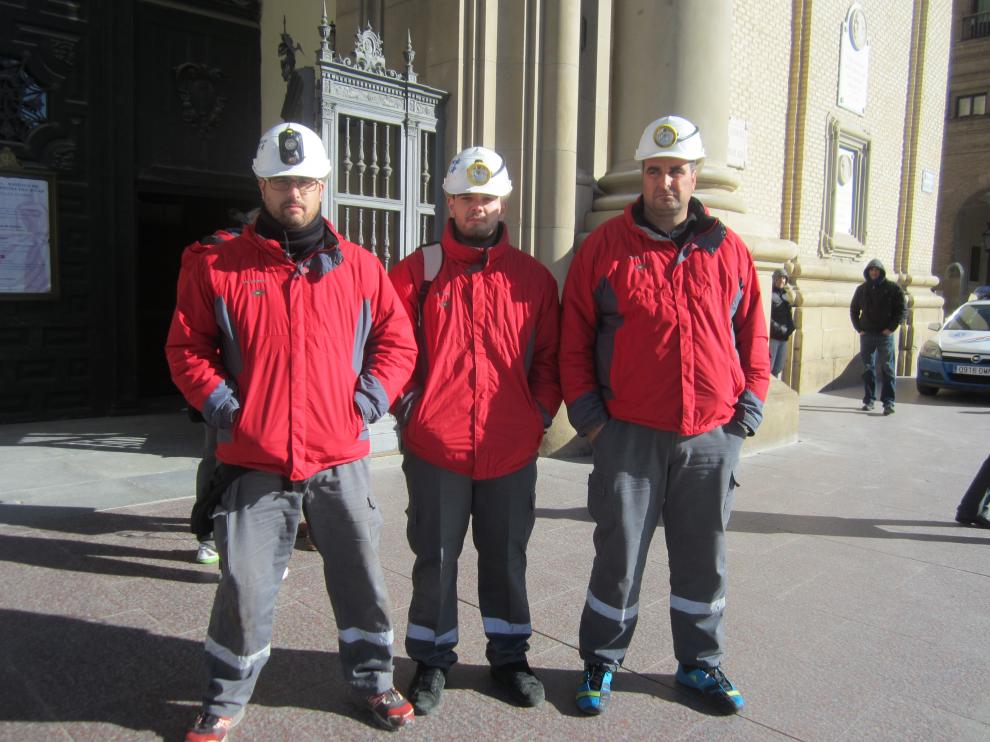 Tres de los mineros de Mequinenza encerrados en la basílica del Pilar