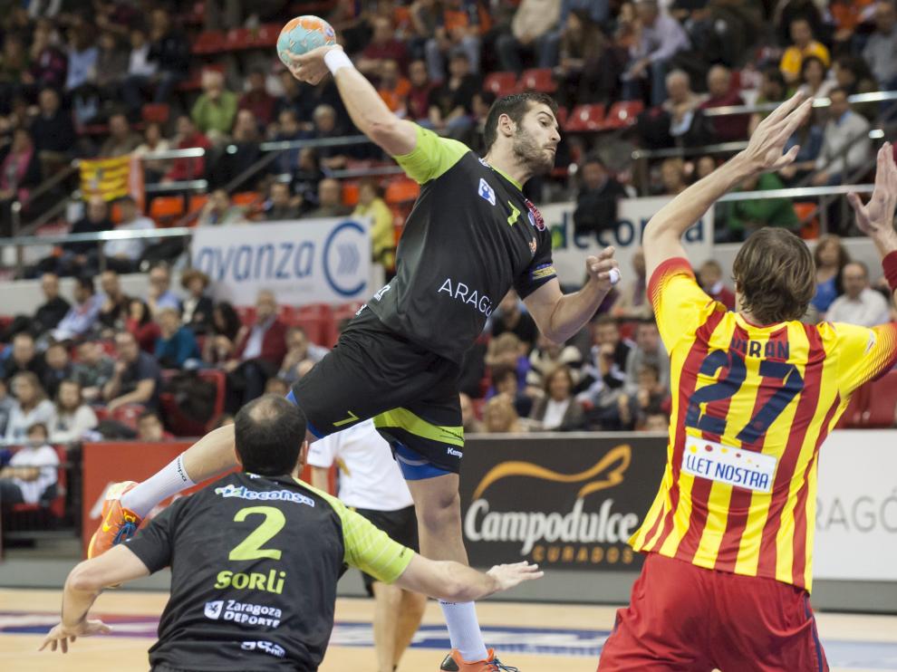 Partido entre el Balonmano Aragón y el Barcelona