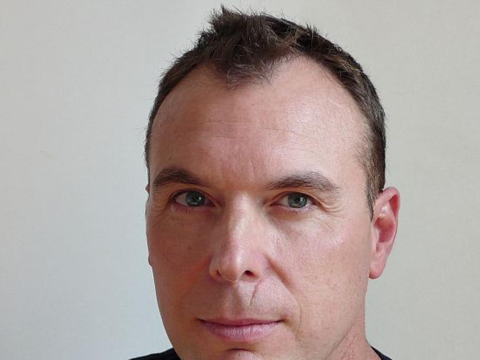 Robert Minguez es el creador del cómic sobre la historia del Canfranc.