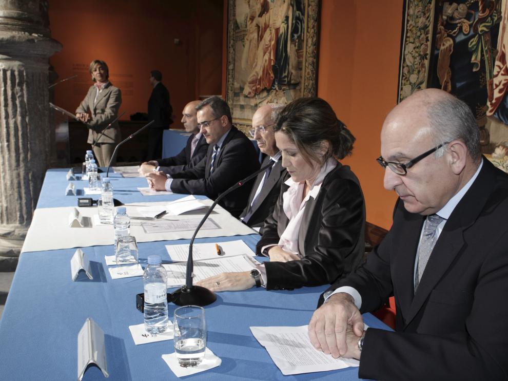 Entrega de reconocimentos a los participantes en los programas de ayuda de Ibercaja