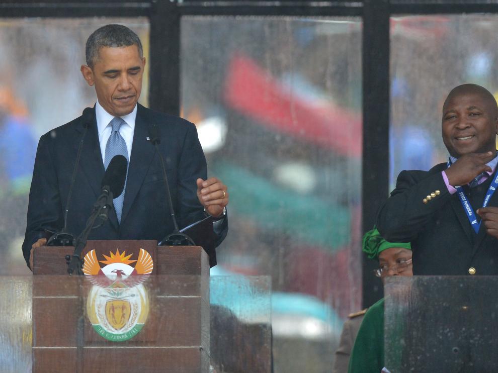 El intérprete en el funeral de Mandela