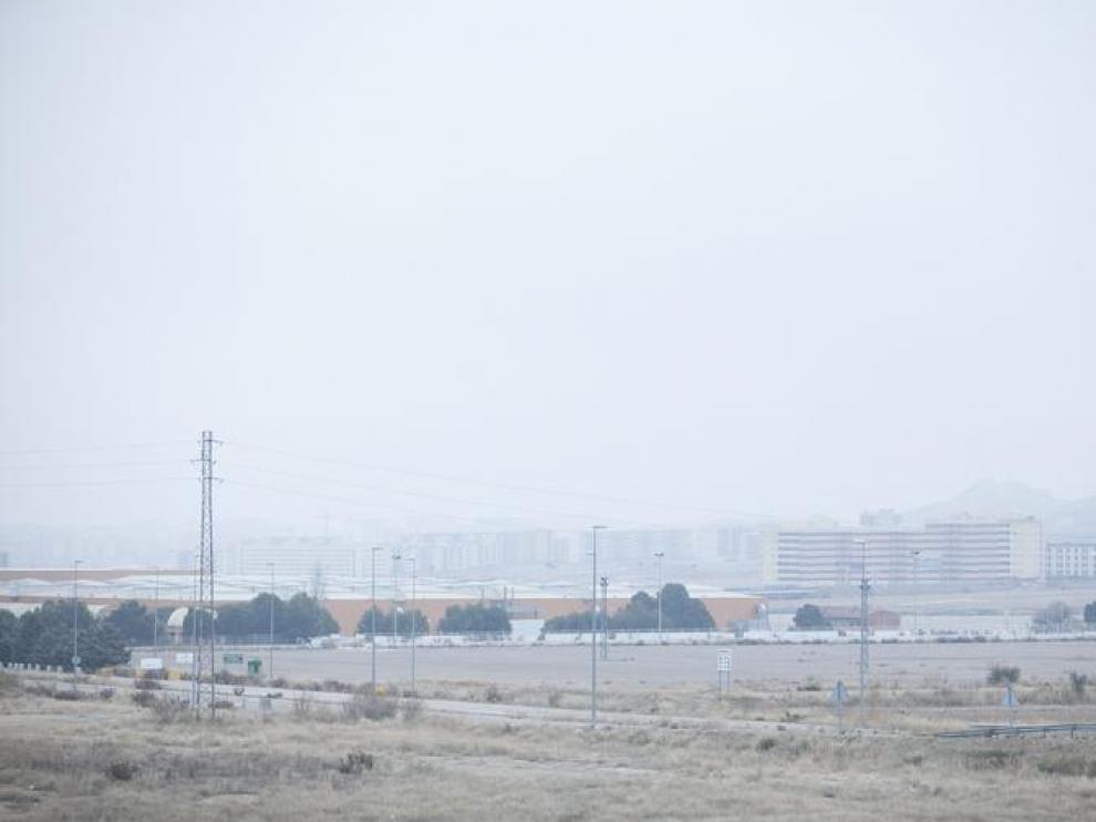 La niebla, sobre Zaragoza.