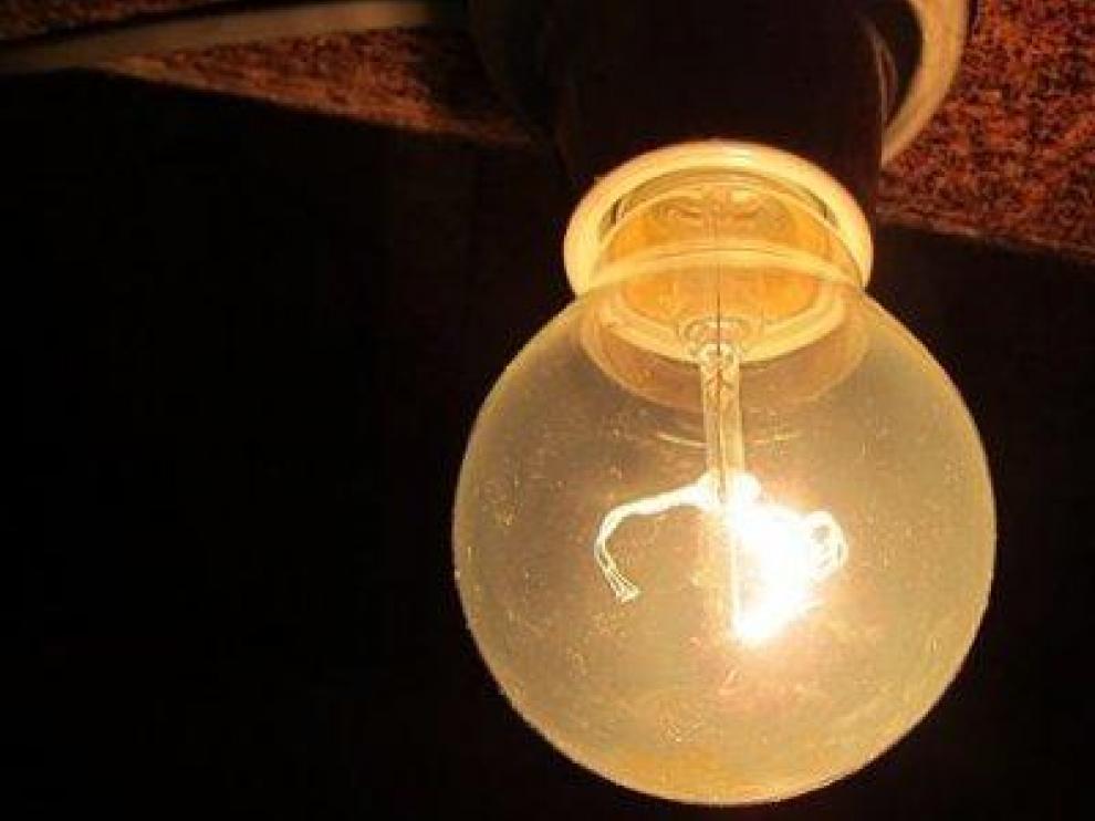 La luz ha subido un 83% en la última década