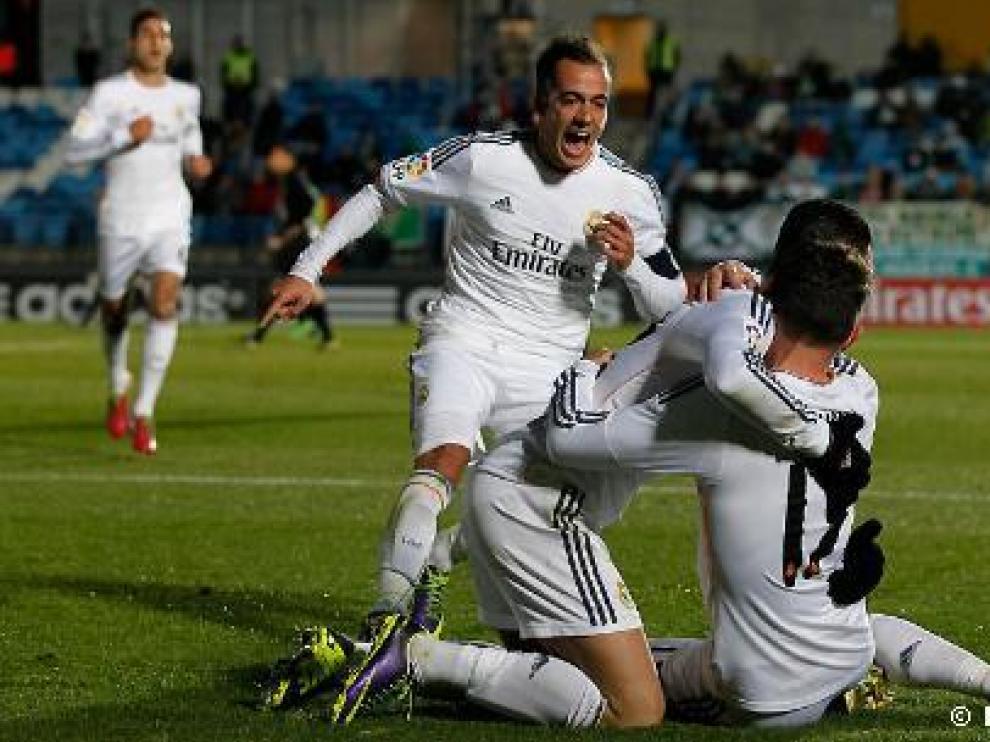 Los jugadores del Castilla celebran un gol