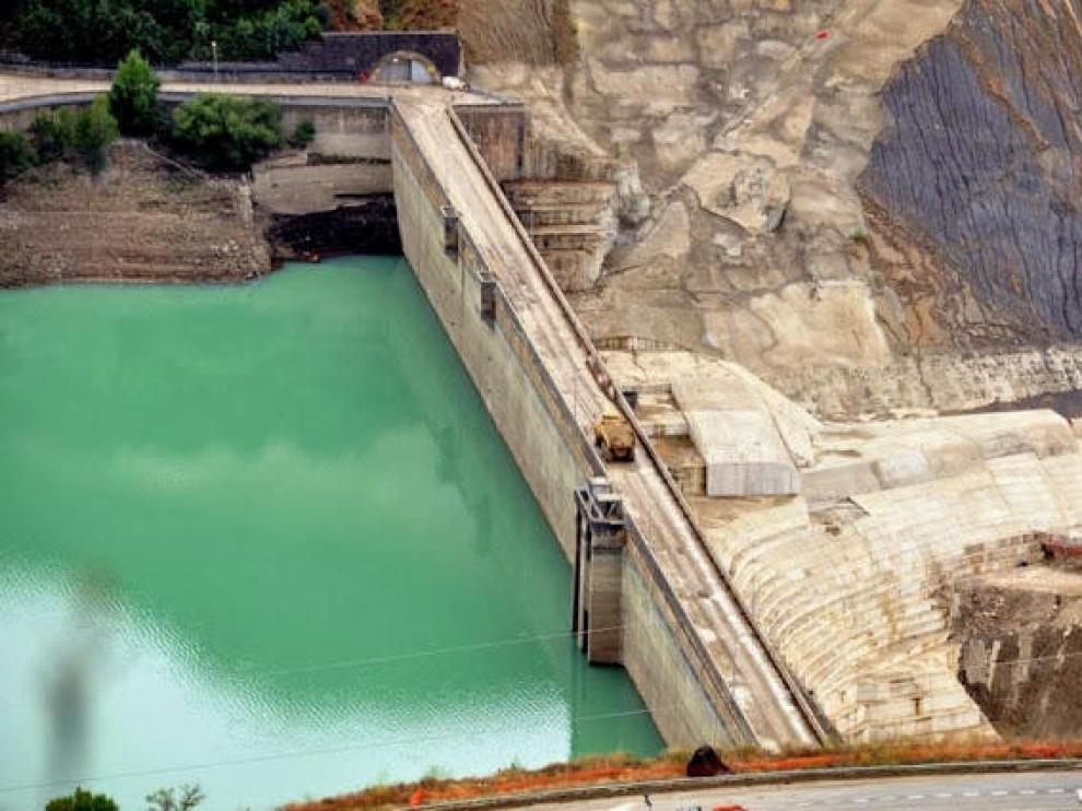 El embalse de Yesa por su paso por Aragón