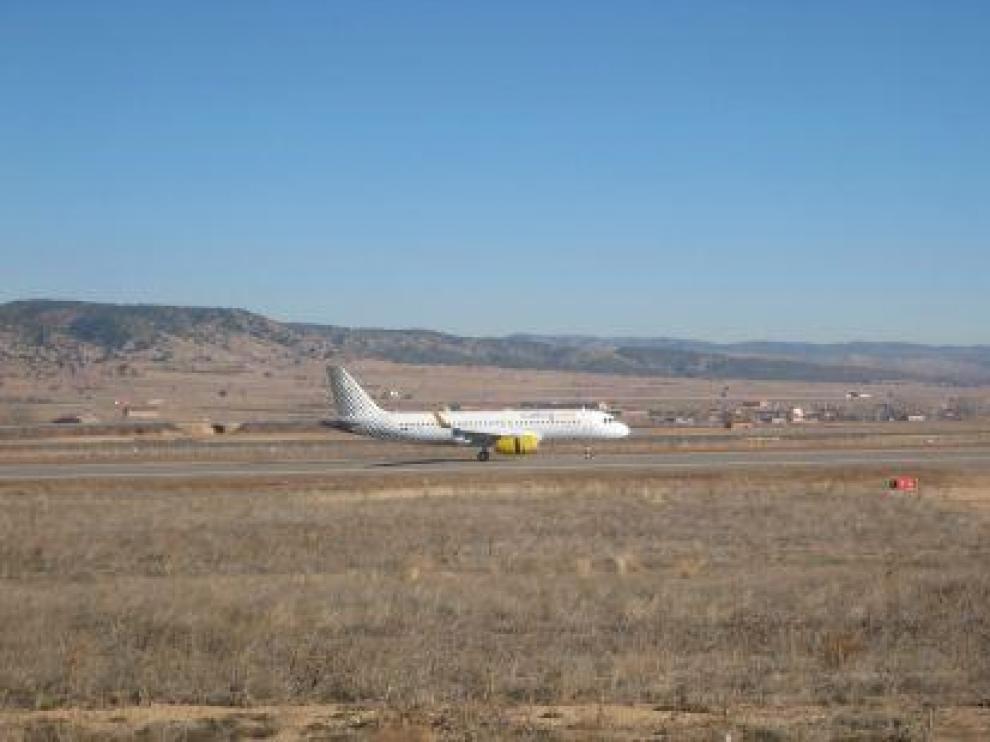 Avión en las pistas de Caudé