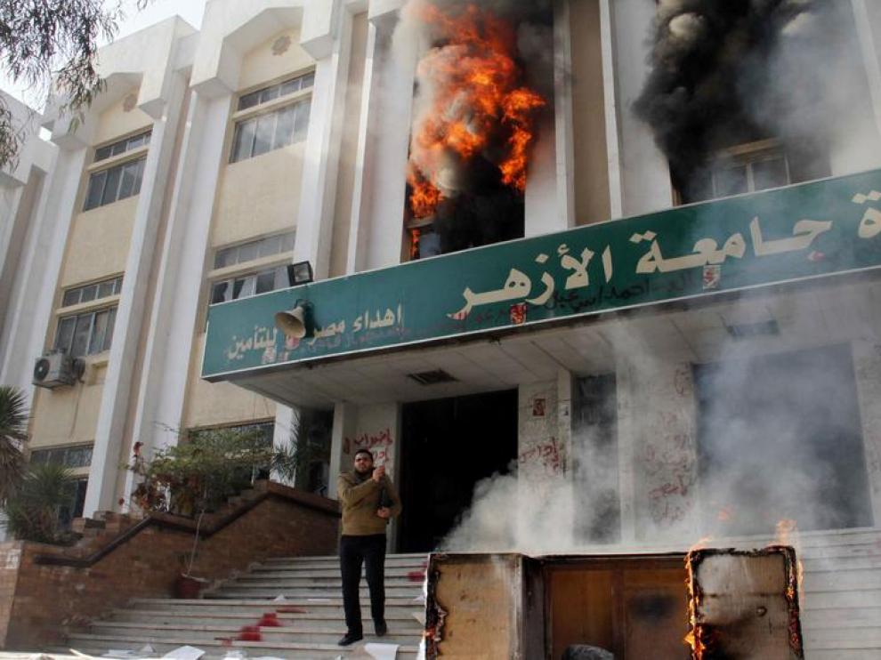 Incendio en uno de los edificios de la Universidad Al-Azhar