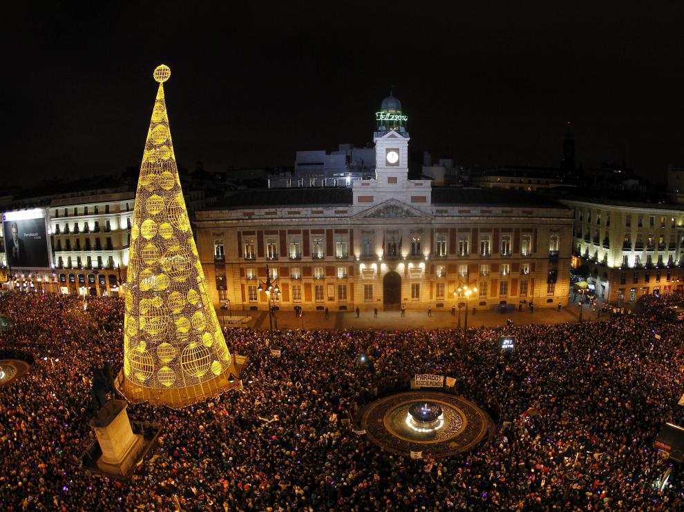 Imagen de la Puerta del Sol en plenas campanadas