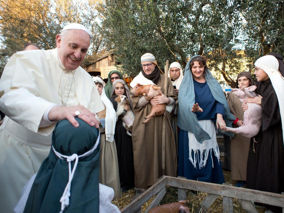 El Papa visitó un belén viviente en Roma