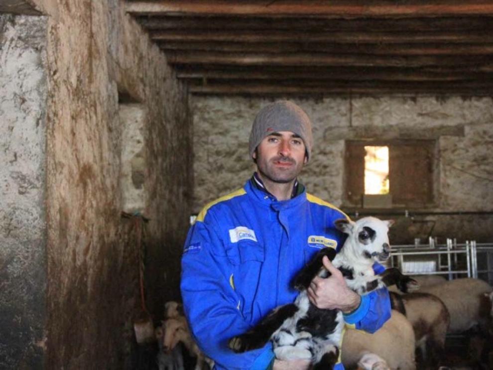 El joven agricultor y ganadero Fran Aisa