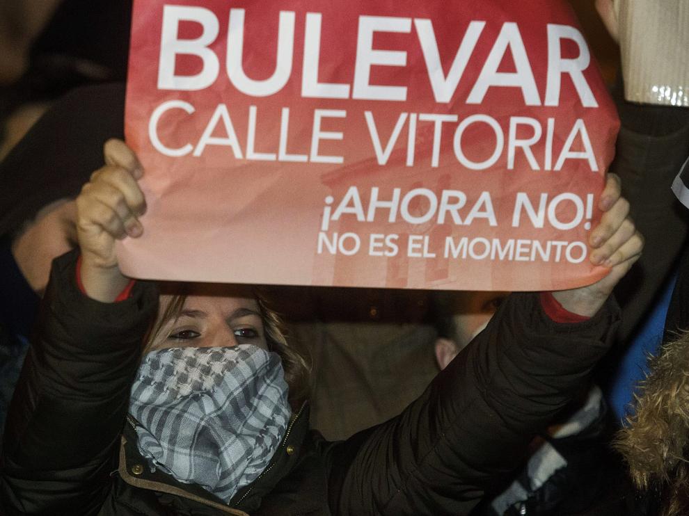 Los vecinos continuaron su protesta tras la paralización de las obras.