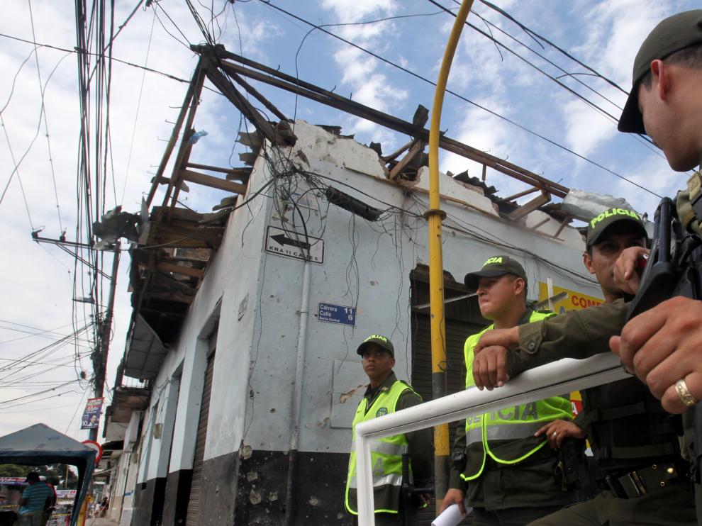 Miembros de la policía custodian las inmediaciones de la alcladía