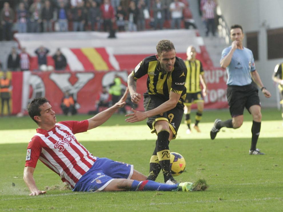 Una imagen del encuentro entre el Sporting y el Real Zaragoza
