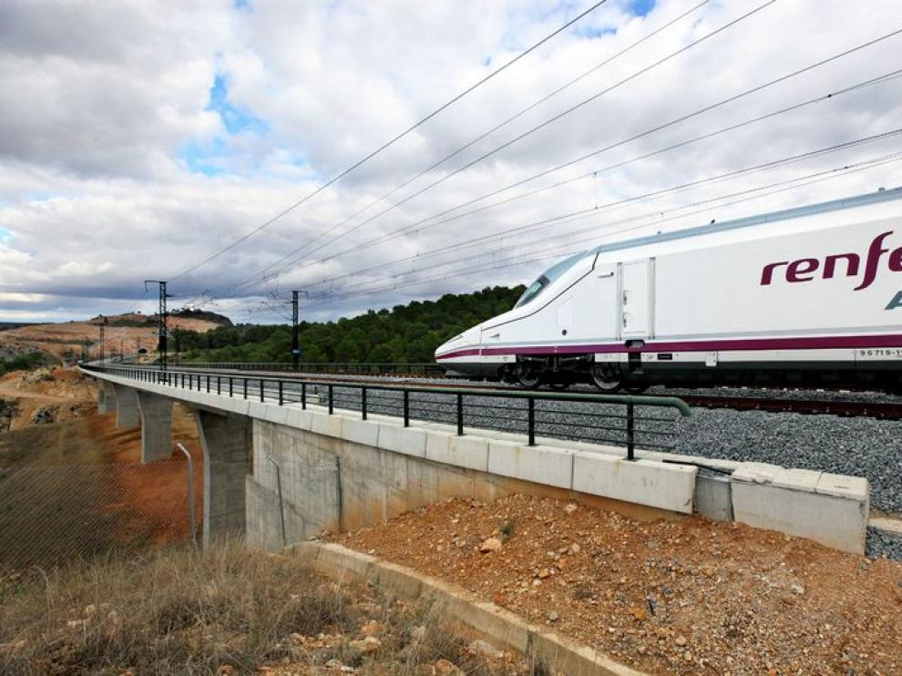 Tren AVE de Renfe