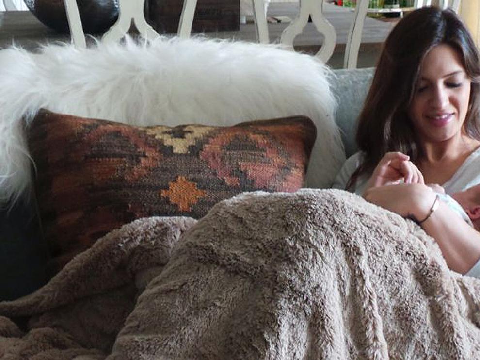 Sara Carbonero con su hijo, en la imagen que ha colgado en su blog