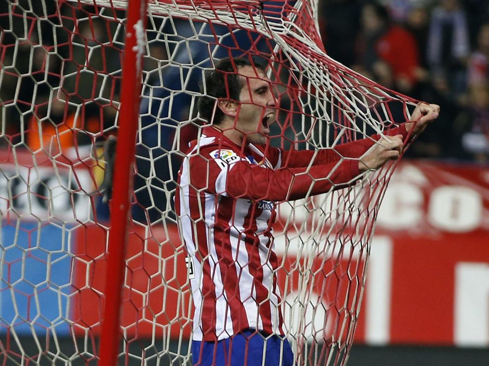 Diego Godín celebra el gol