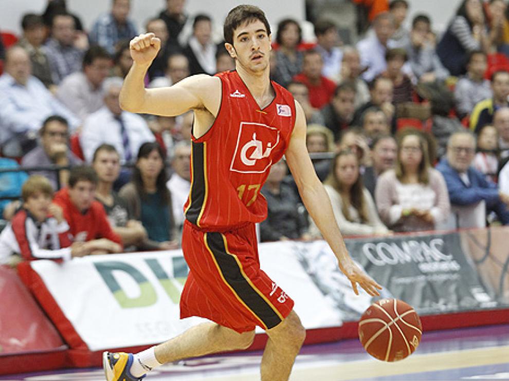 Javier Marín, durnate un partido con el CAI Zaragoza