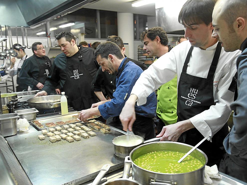 Los cocineros del Alto Aragón, ensayando su participación en Madrid Fusión