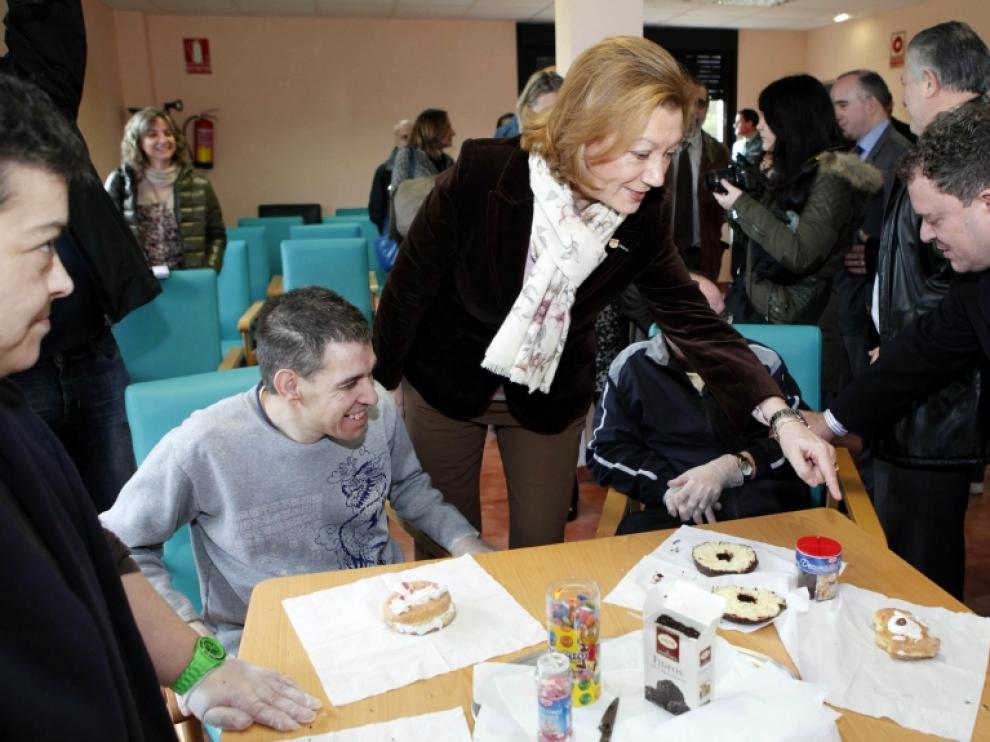 La presidenta de Aragón visita Atades