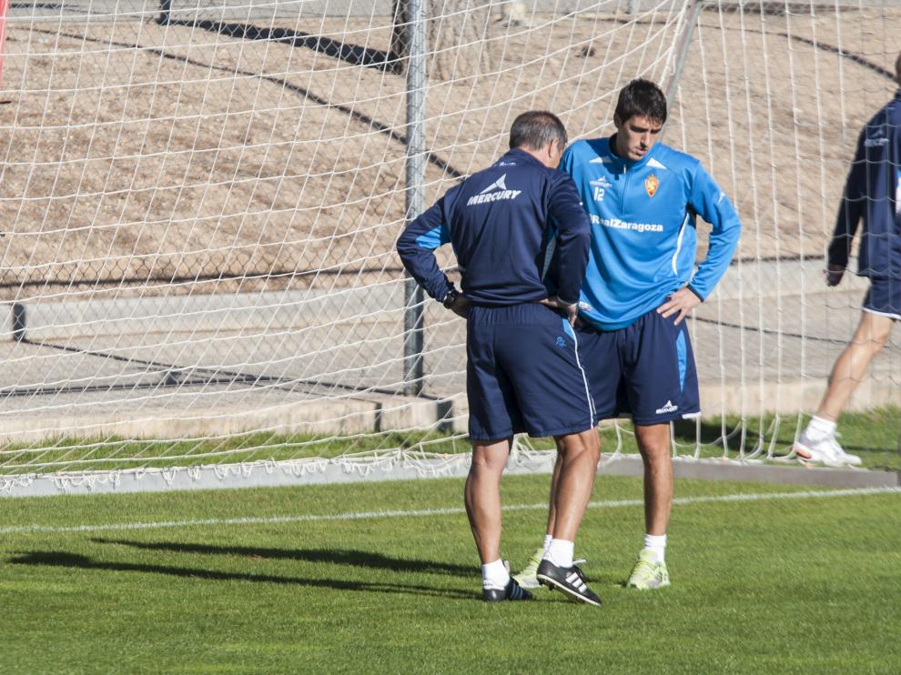 Paglialunga charla con Herrera en un entrenamiento