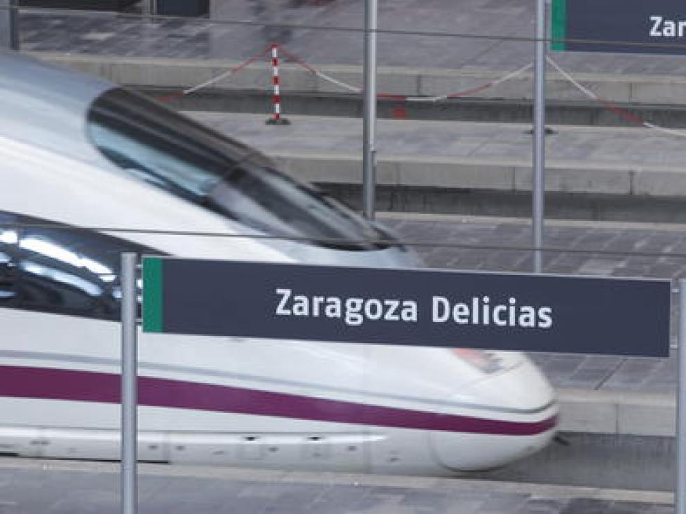 AVE en la estación Delicias