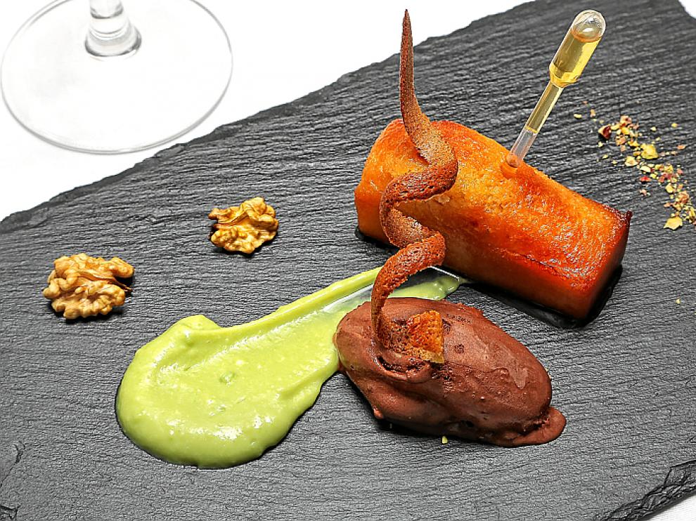 Borracho de moscatel, miel, aguacate y chocolate helado