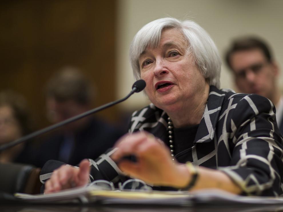 La nueva presidenta de la Reserva Federal (Fed), Janet Yellen testifica ante el Comité de Servicios Financieros de la Cámara de Representantes en Washington, Estados Unidos