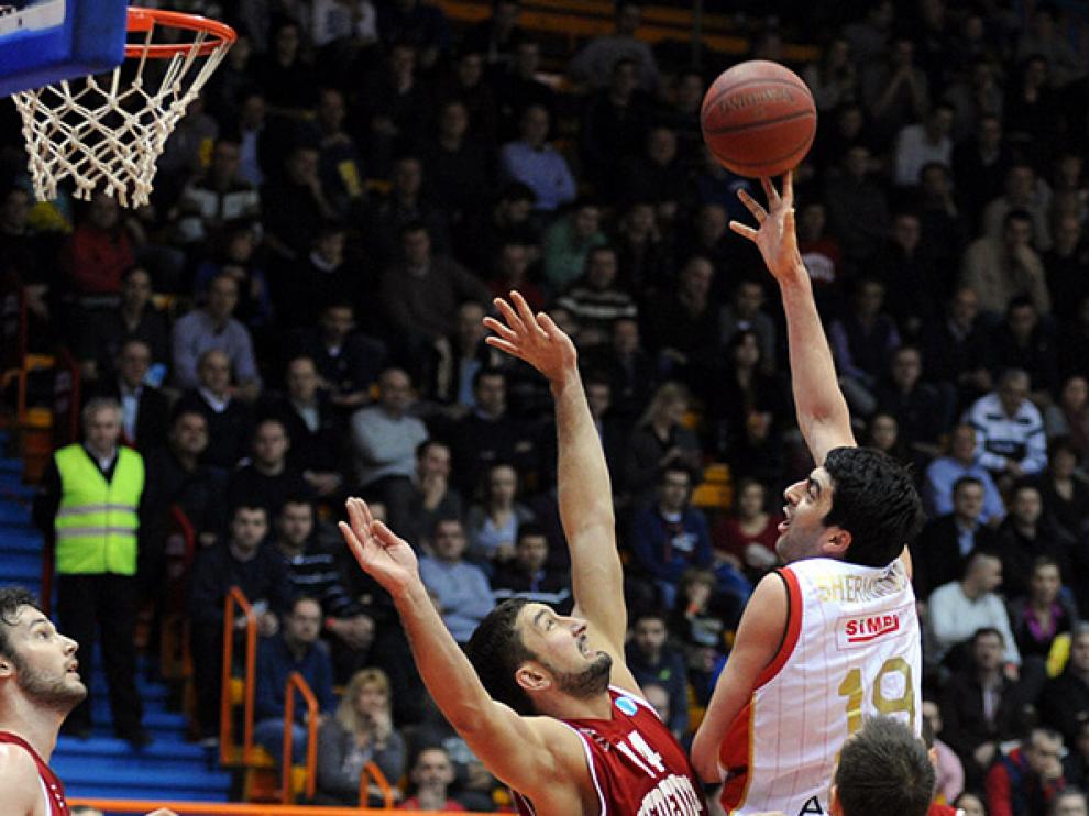 Shermadini supera a un jugador croata