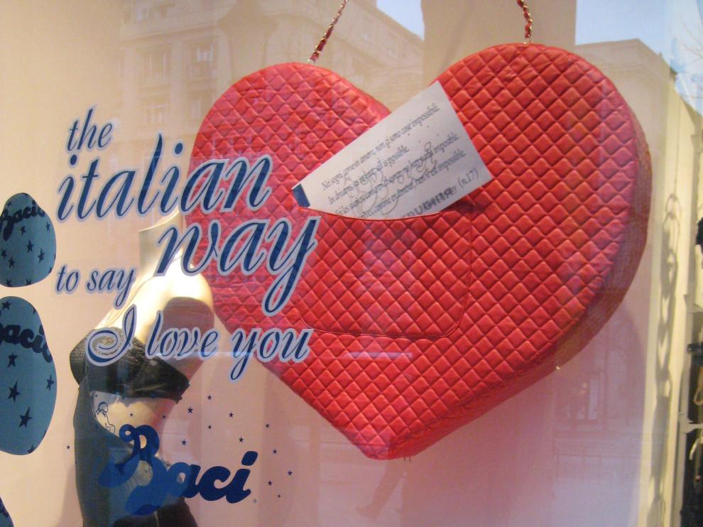 Escaparate San Valentín, paseo de la Independencia.