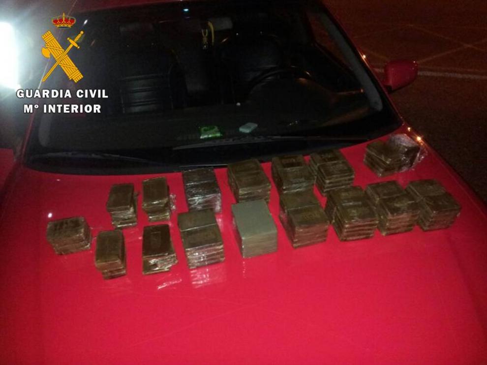Vehículo interceptado por la Guardia Civil con hachís