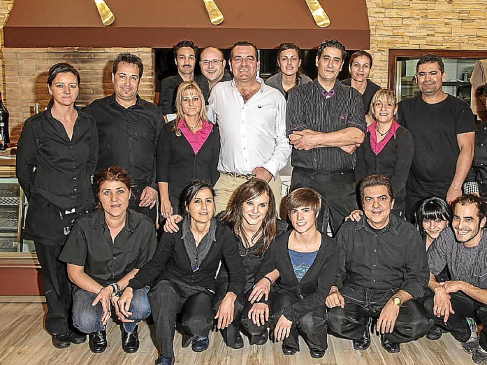 Propietarios y trabajadores que participaron en el festín.