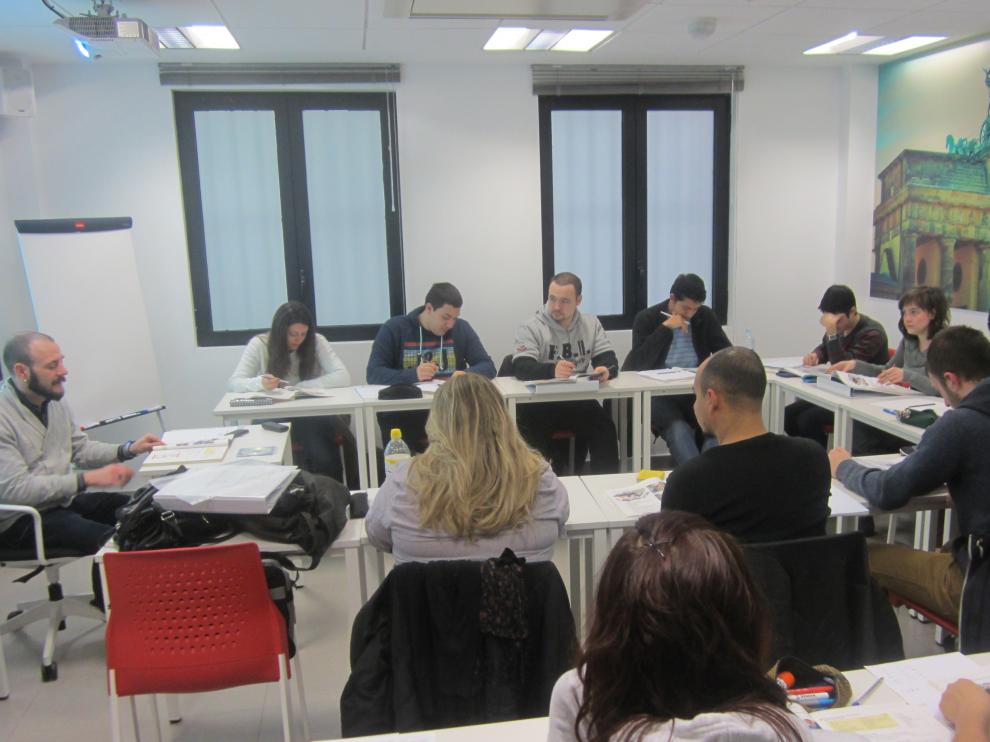 Lanzan una convocatoria para contratar a mil jóvenes en centros de innovación