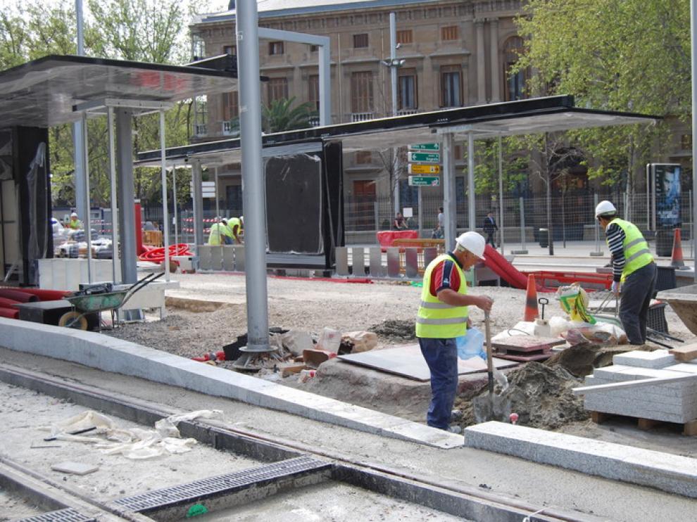 Foto de archivo. Trabajadores en las obras del tranvía