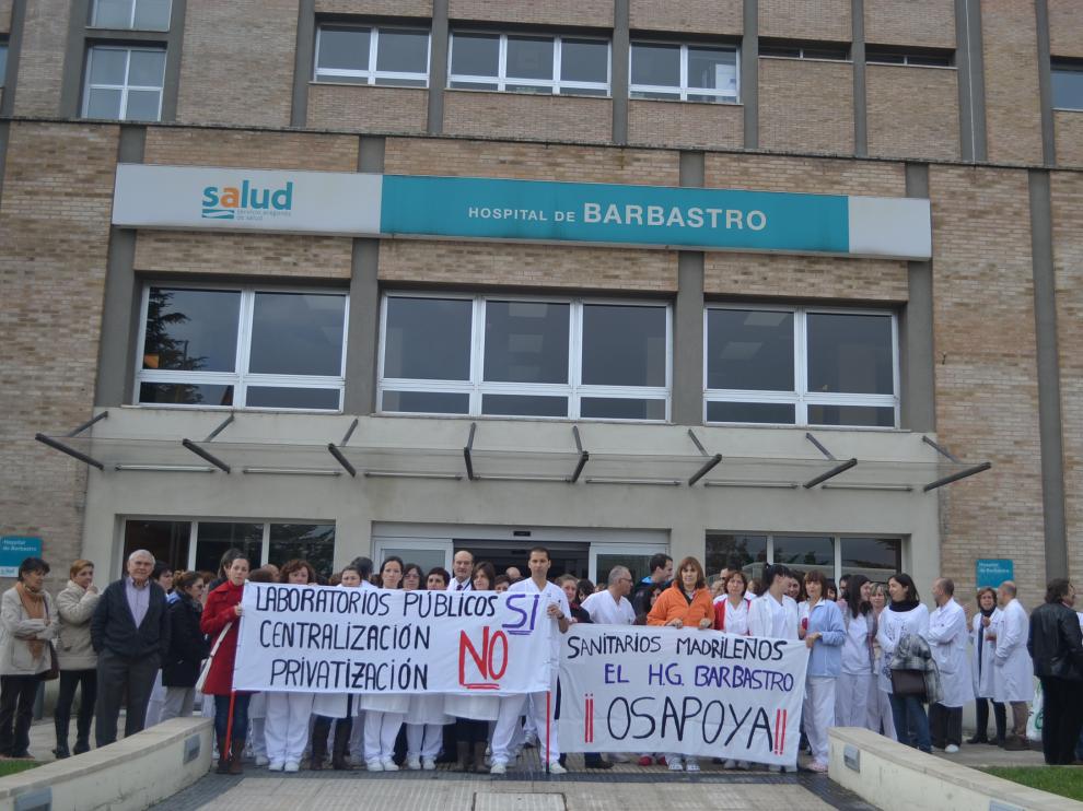 Personal del hospital de Barbastro en una concentración