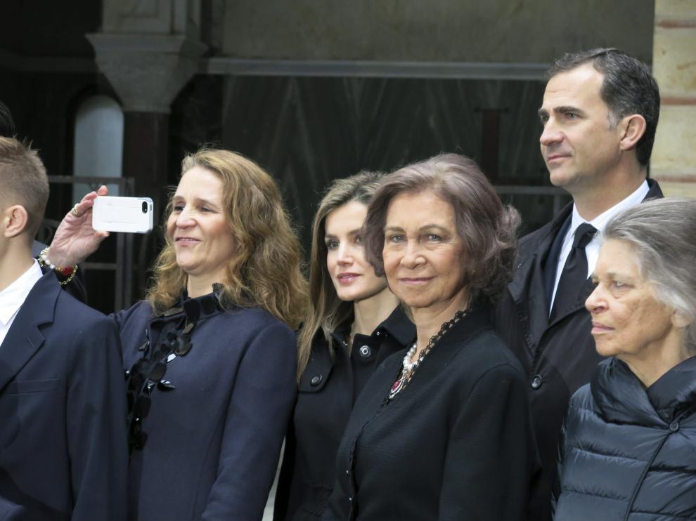Familia Real en el homenaje al rey Pablo I de Grecia
