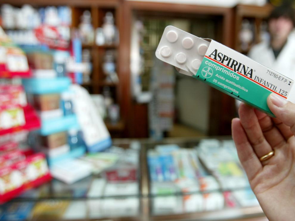 Una caja de aspirinas infantiles en una farmacia