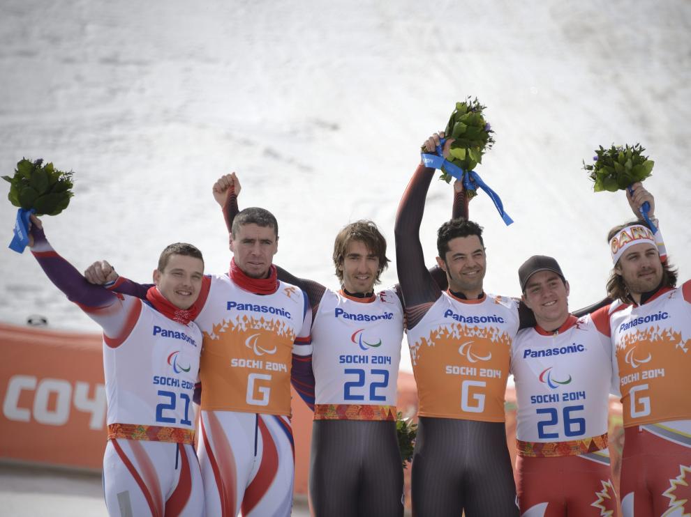 Santacana y el aragonés Galindo, en el centro, en el podio de Sochi