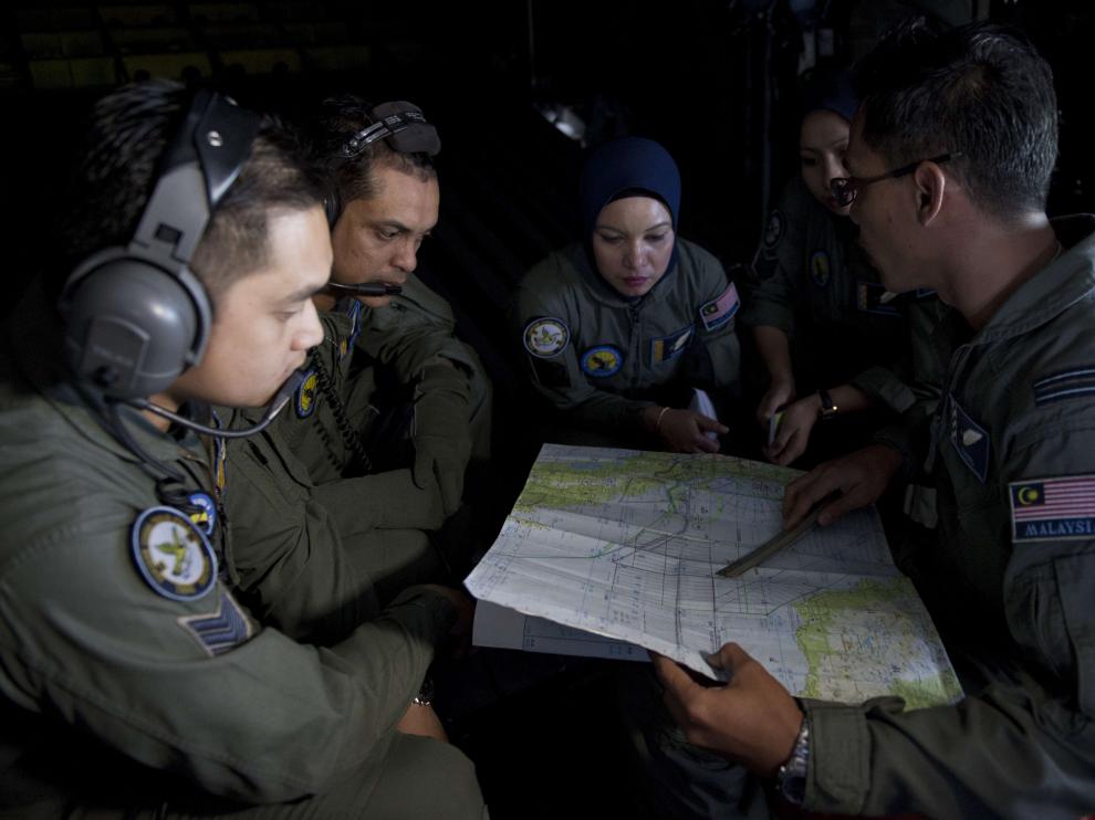 La Fuerza Aérea Malasia busca el avión desaparecido