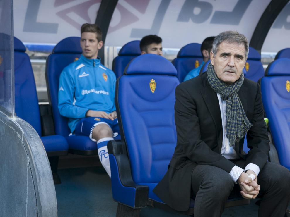 Paco Herrera, en el banquillo del Real Zaragoza