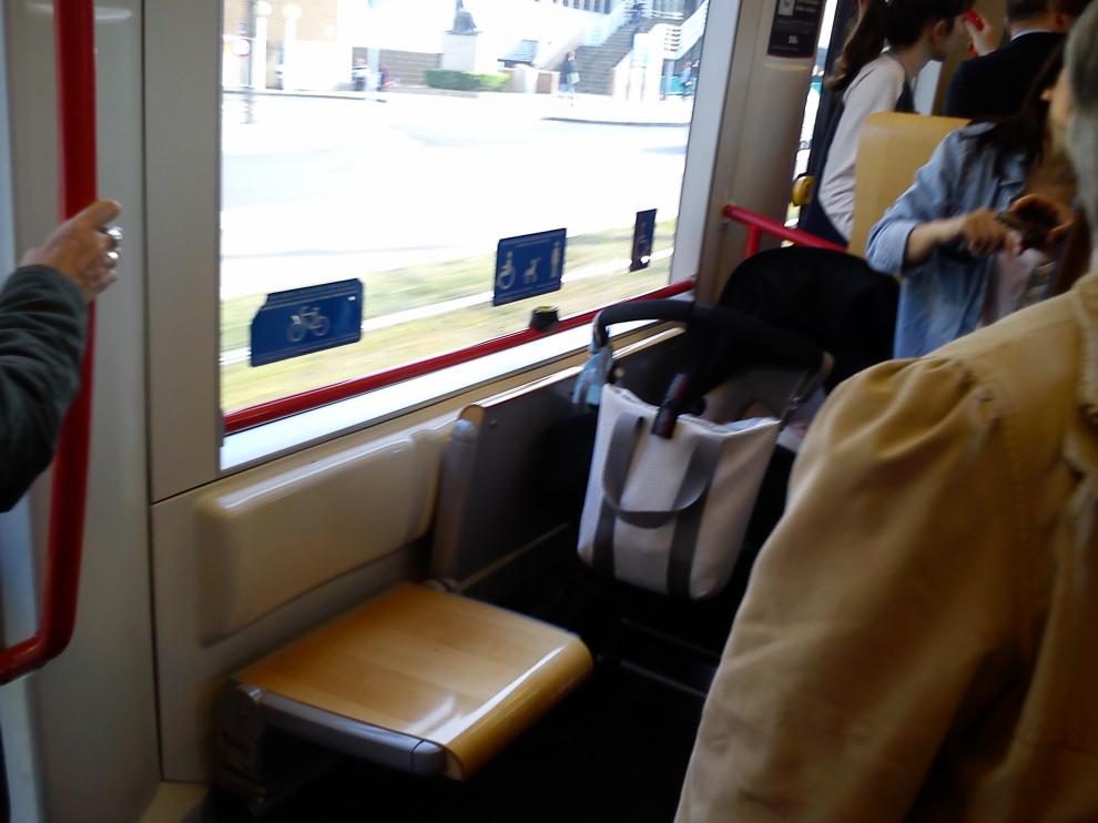 Interior del tranvía de Zaragoza