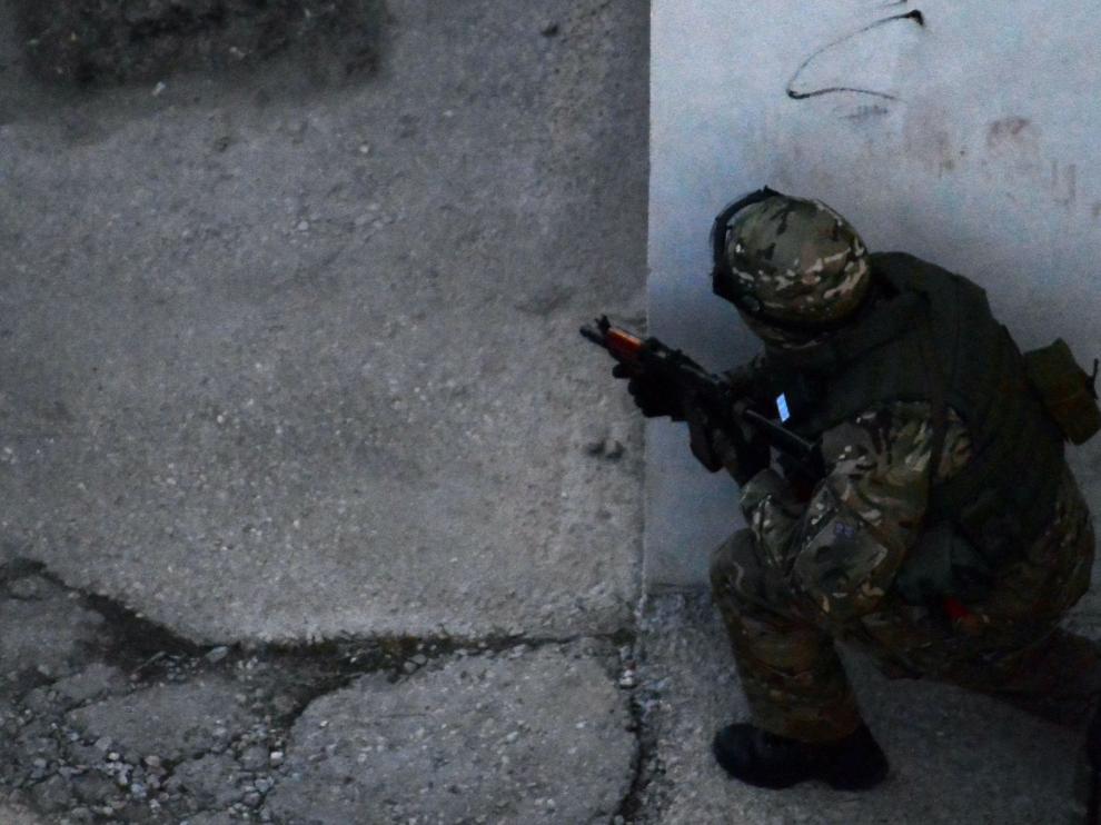 Un soldado ruso en Simferopol