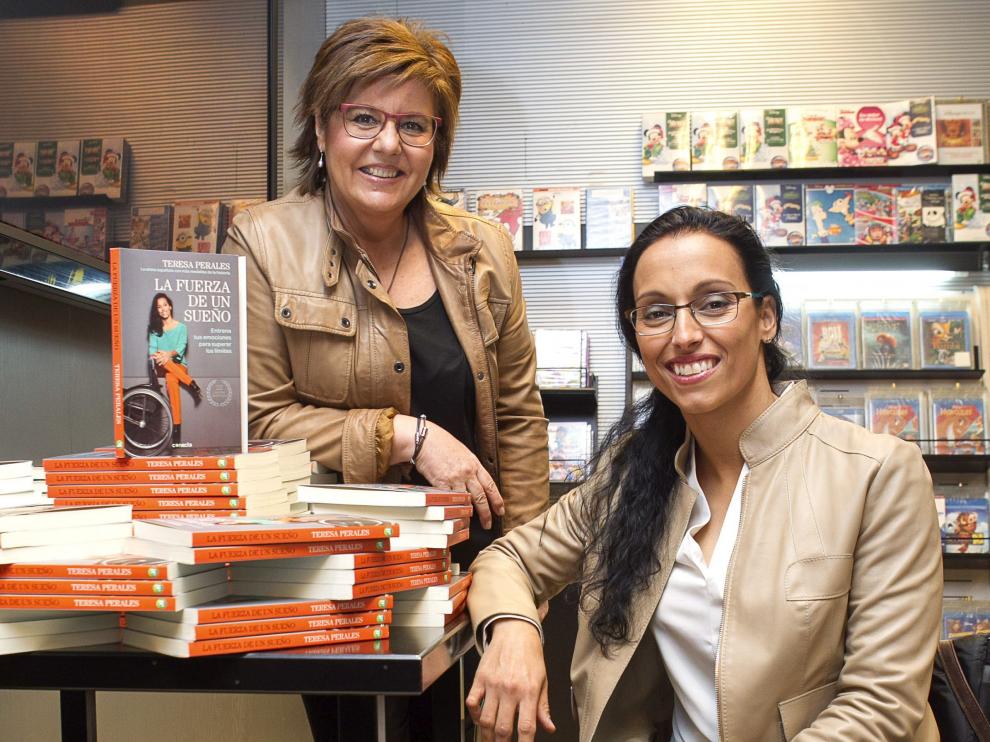 Teresa Perales y María Escario en la presentación del libro