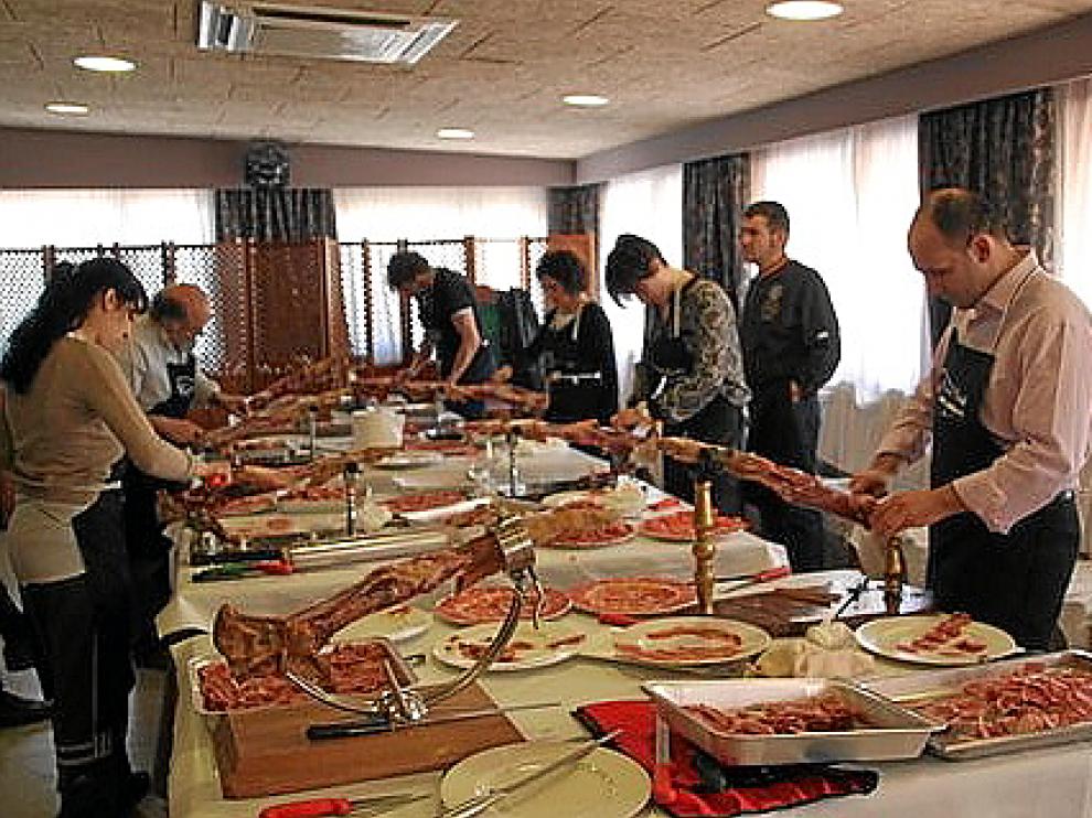 Los alumnos, durante el curso en Casa Santos, de Albalate de Cinca