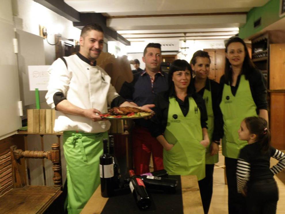 Un momento de la inauguración de la taberna La Ternasca, en el Tubo de Zaragoza