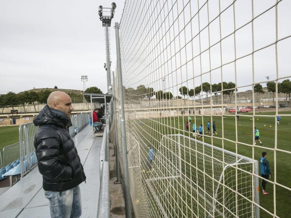 Movilla observa una sesión desde la grada, cuando fue suspendido